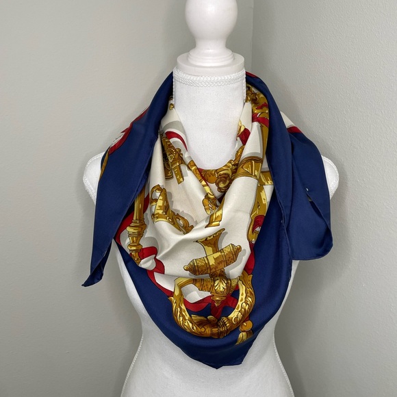 Preloved Hermes Ferronnerie 90cm silk scarf by Caty De Savigny - Picture 3 of 11